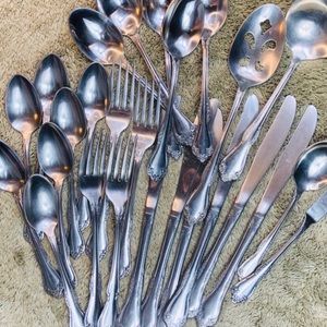 Oneida Silverware Roger Deluxe Amadeus Japan Set of 19